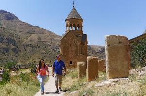 Armenien - Das Land der Aprikosen zu Fuß entdecken Armenien - Das Land der Aprikosen zu Fuß entdecken