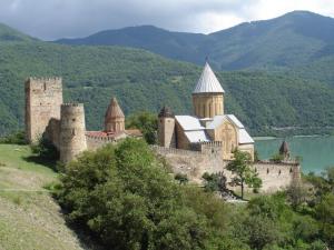 Armenien und Georgien: Zwischen Ararat und Kaukasus Armenien und Georgien: Zwischen Ararat und Kaukasus