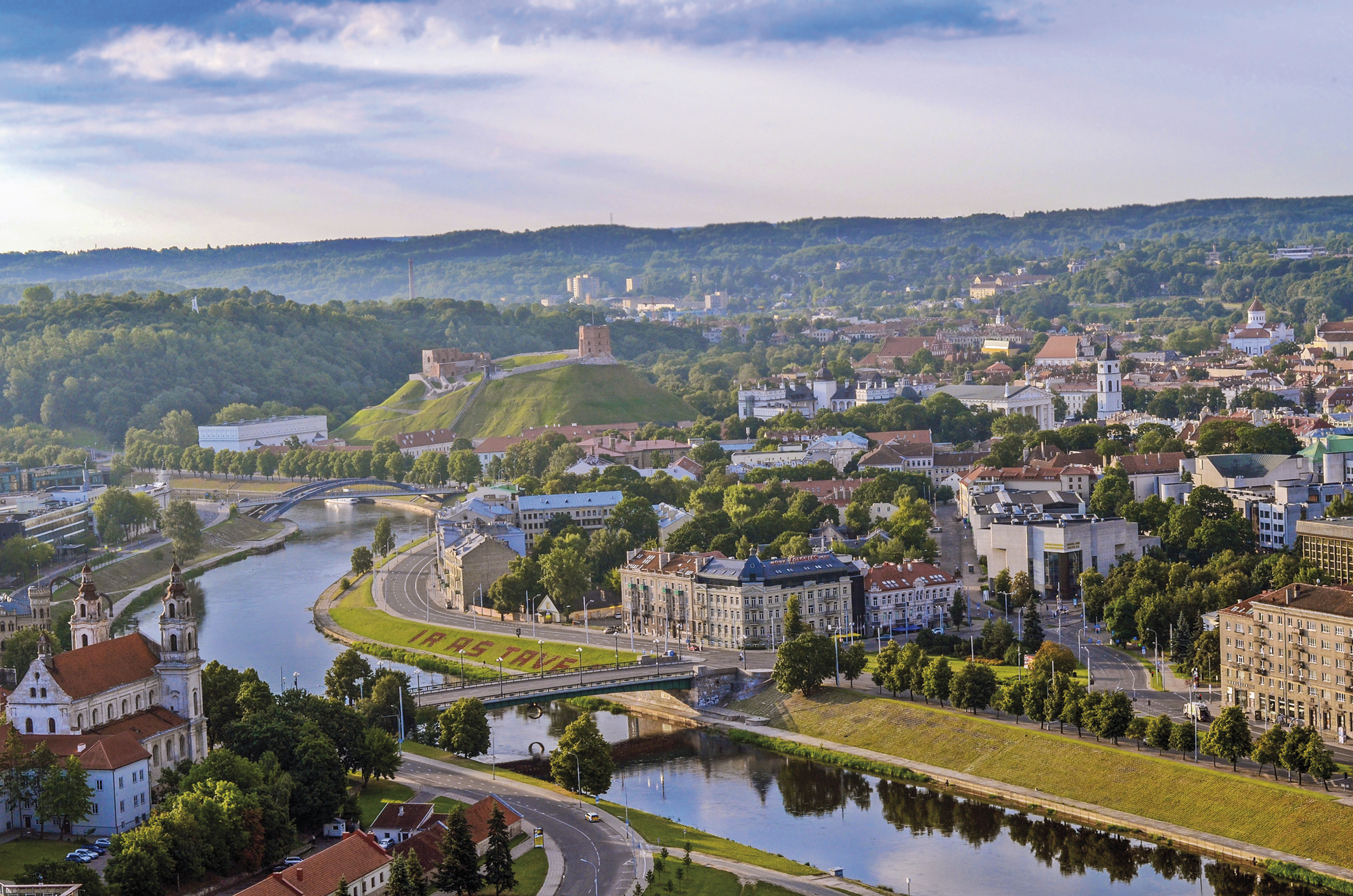 Vilnius. Вильнюс Литва. Вильня река. Литва столица Вильнюс. Литва центр города.