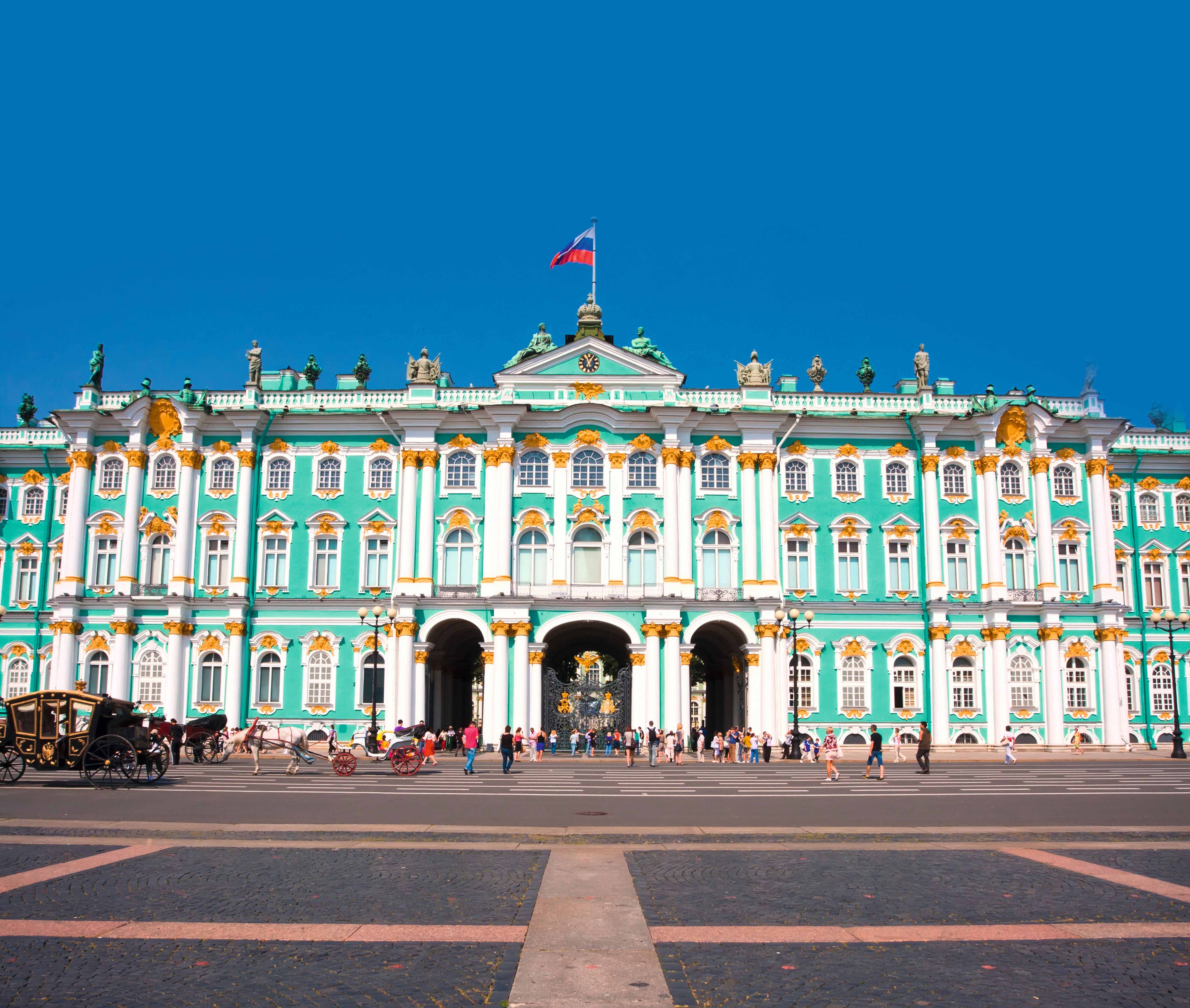 Первая достопримечательность санкт петербурга. Музей Эрмитаж в Санкт-Петербурге. Санкт-Петербург Эрмитаж зимний дворец. Эрмитаж зимний дворец. Растрелли архитектура зимний дворец.